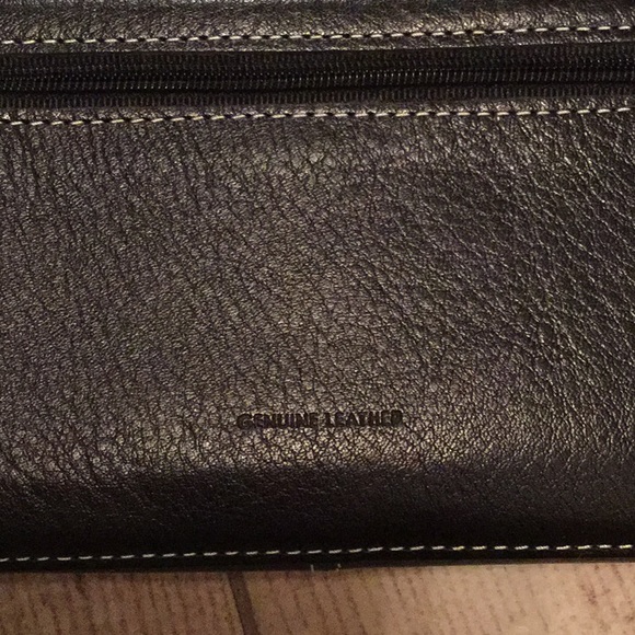 Kenneth Cole Reaction Wallet - Picture 3 of 7